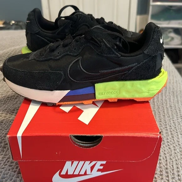 Nike W Fontanka waffle shoes size 5.5 new in box